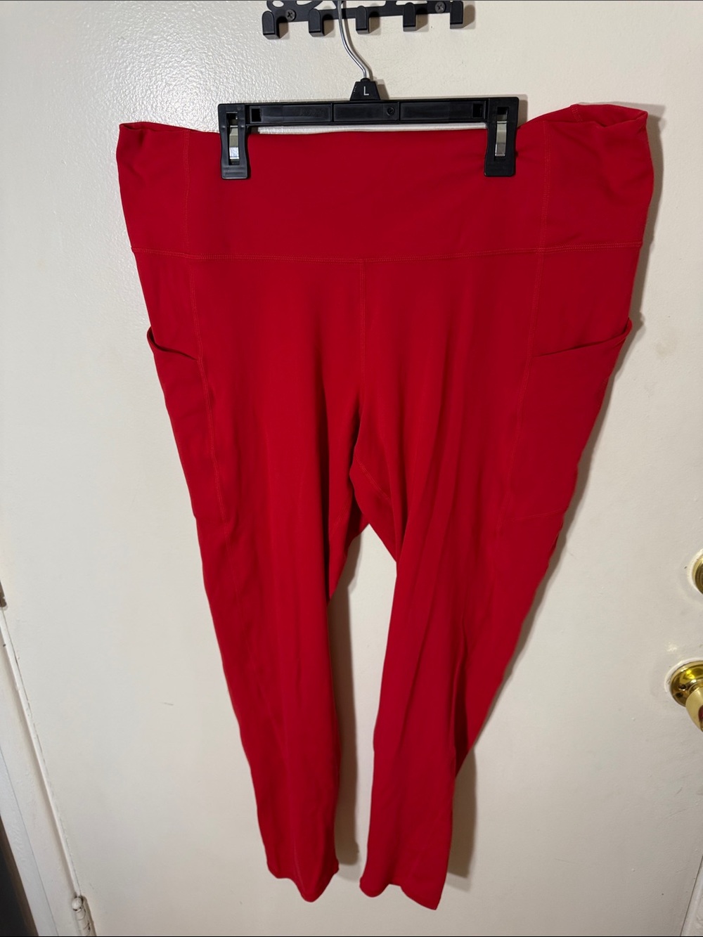 High-Waist Red Active Leggings with Side Pockets